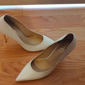 Rock & Republic High Heels Size 10 White Snake Skin Pointed Toe Gold Stiletto￼